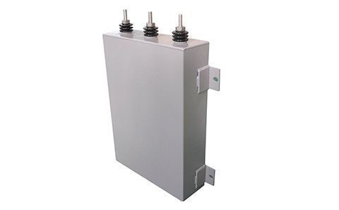 電容器的電容量一般是多少？可能與什么有關？