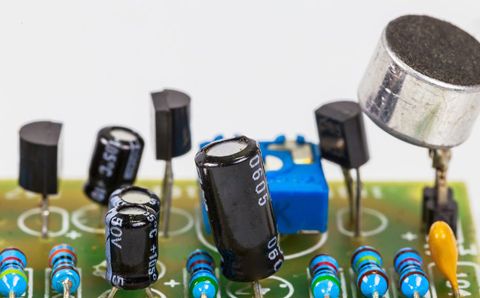 無功補償電容器漏油，可以繼續使用嗎？